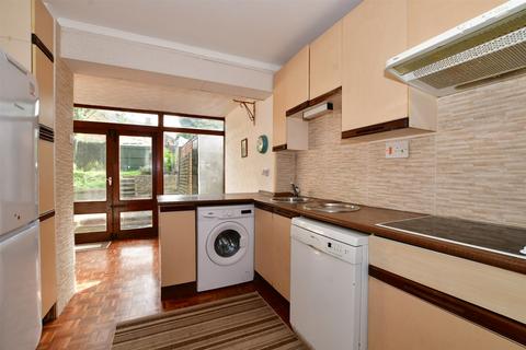 76 Bidhams Crescent, Tadworth, KT20 5HF