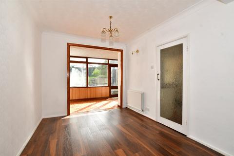 76 Bidhams Crescent, Tadworth, KT20 5HF