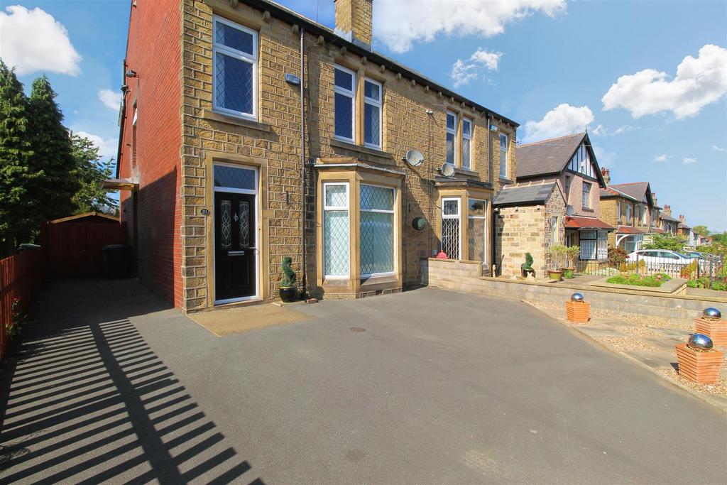 Newsome Road, Newsome, Huddersfield, HD4 6LP 4 bed semidetached house