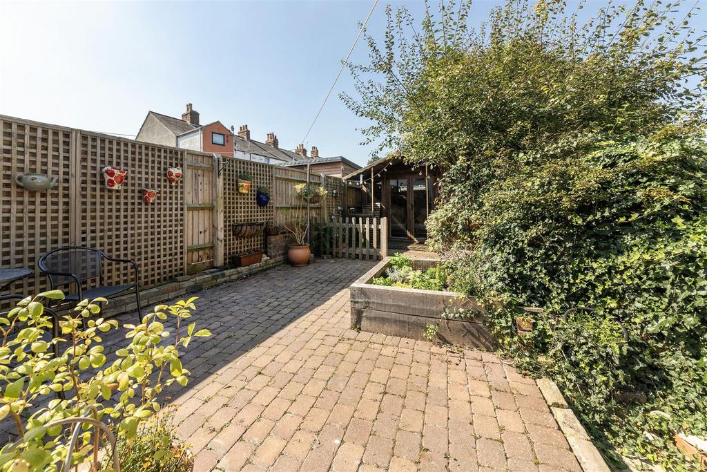 Hagbourne Road, Didcot 2 bed terraced house for sale £299,950