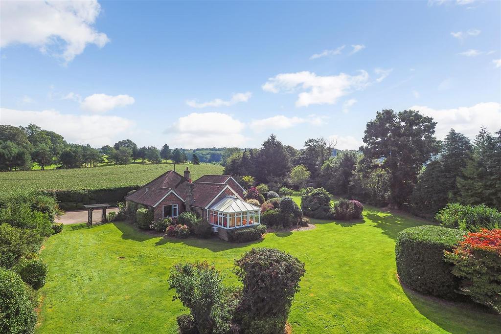 Hill Brow Road, Liss 3 bed detached bungalow for sale £950,000