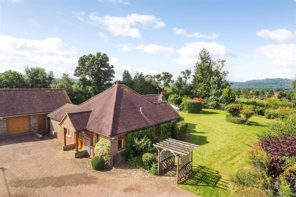 Hill Brow Road, Liss 3 bed detached bungalow for sale £950,000