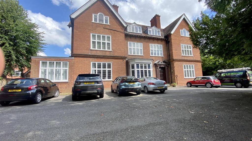 St. Gregorys Road, StratfordUponAvon 2 bed apartment to rent £1,400 pcm (£323 pw)