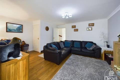 3 bedroom end of terrace house for sale, Bluebell Close, Coleford