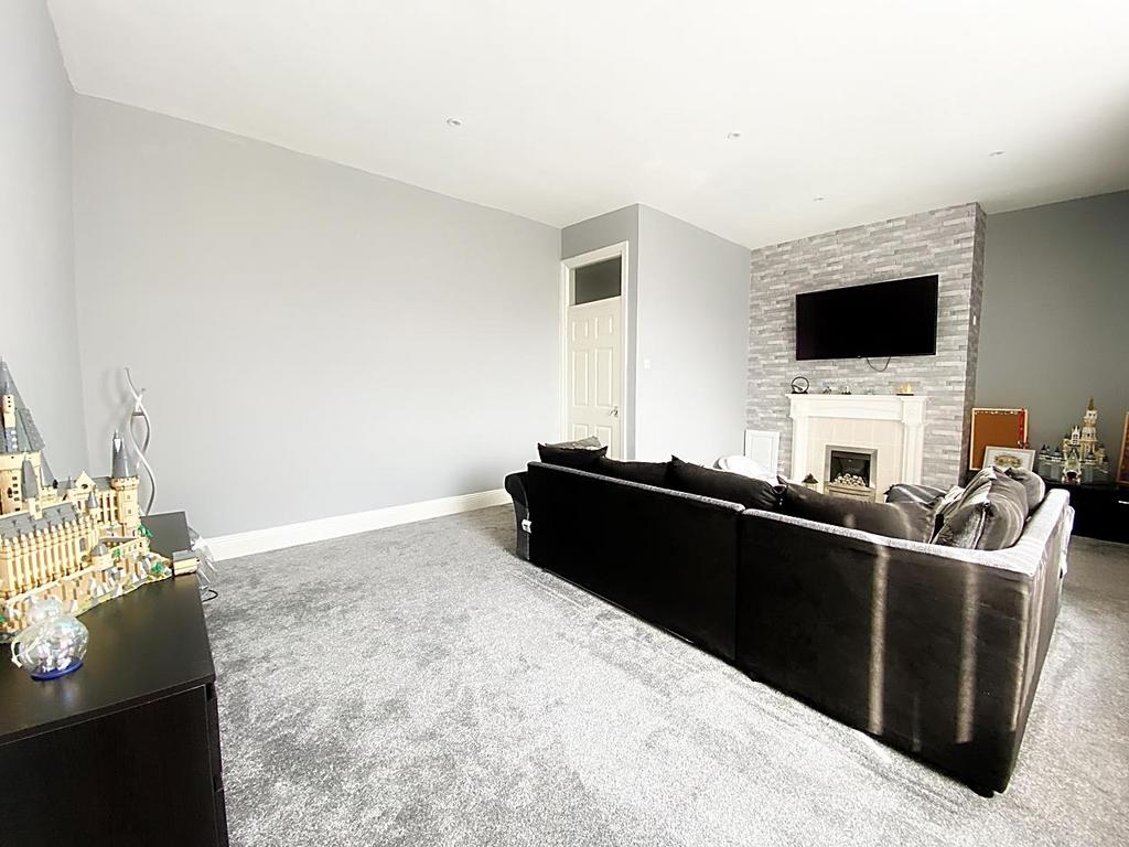 Lounge/ Dining Room