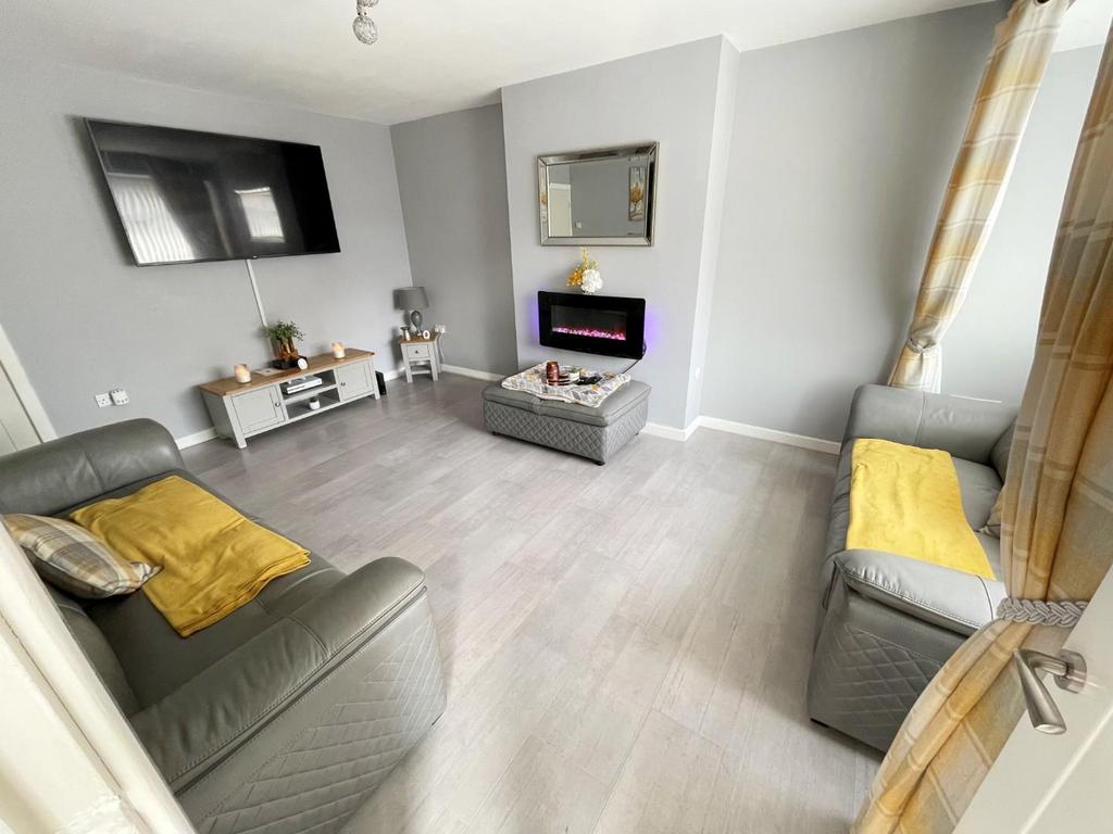 Honiton Way, Fens, Hartlepool 3 bed semidetached house £143,000