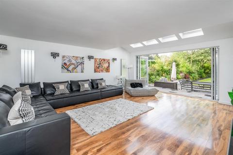 86 Broad Oaks Road, Solihull, B91 1HZ