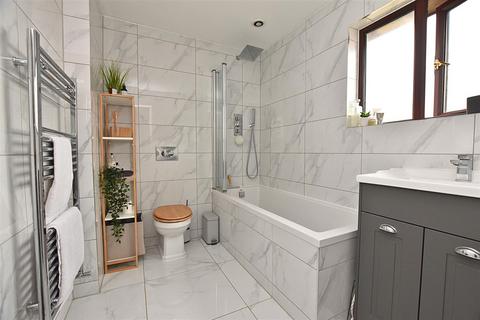 12 Anson Close, South Woodham Ferrers, Chelmsford, CM3 5YJ