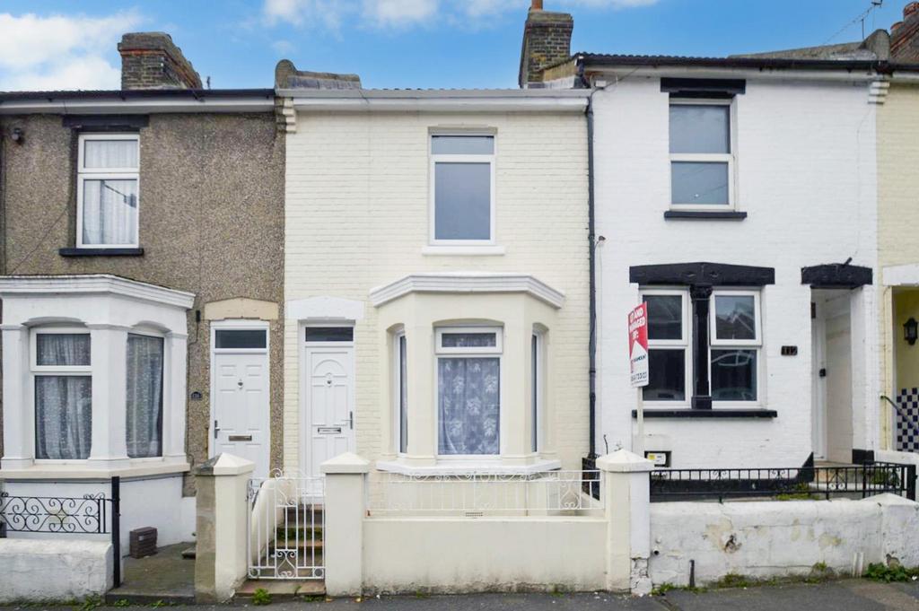 Glencoe Road, Chatham 3 bed terraced house £1,350 pcm (£312 pw)