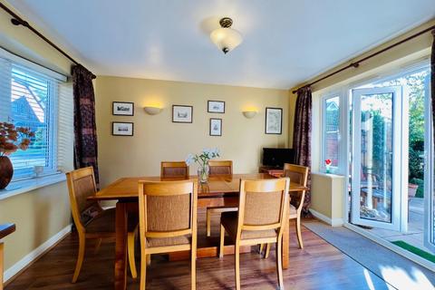 17 Atkinson Walk, Kennington, Ashford, TN24 9SB
