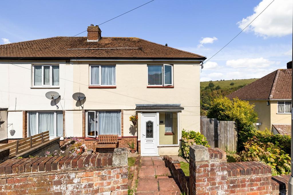 Markland Road, Elms Vale, Dover, CT17 3 bed semidetached house £280,000
