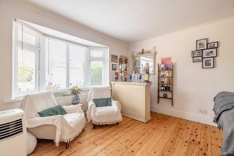 44 Fairfield Approach, Wraysbury, Staines, TW19 5DS