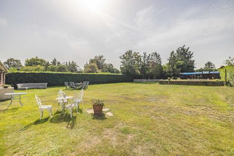 44 Fairfield Approach, Wraysbury, Staines, TW19 5DS
