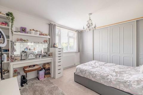 44 Fairfield Approach, Wraysbury, Staines, TW19 5DS