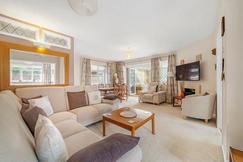2 Farm Drive, Croydon, CR0 8HR