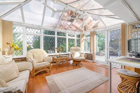 2 Farm Drive, Croydon, CR0 8HR