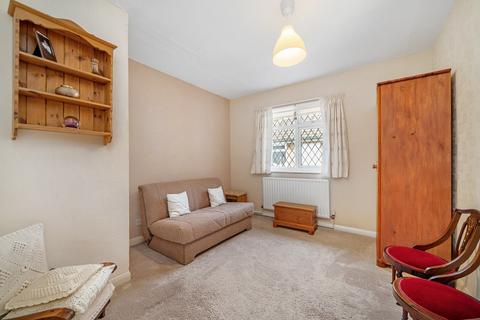 2 Farm Drive, Croydon, CR0 8HR
