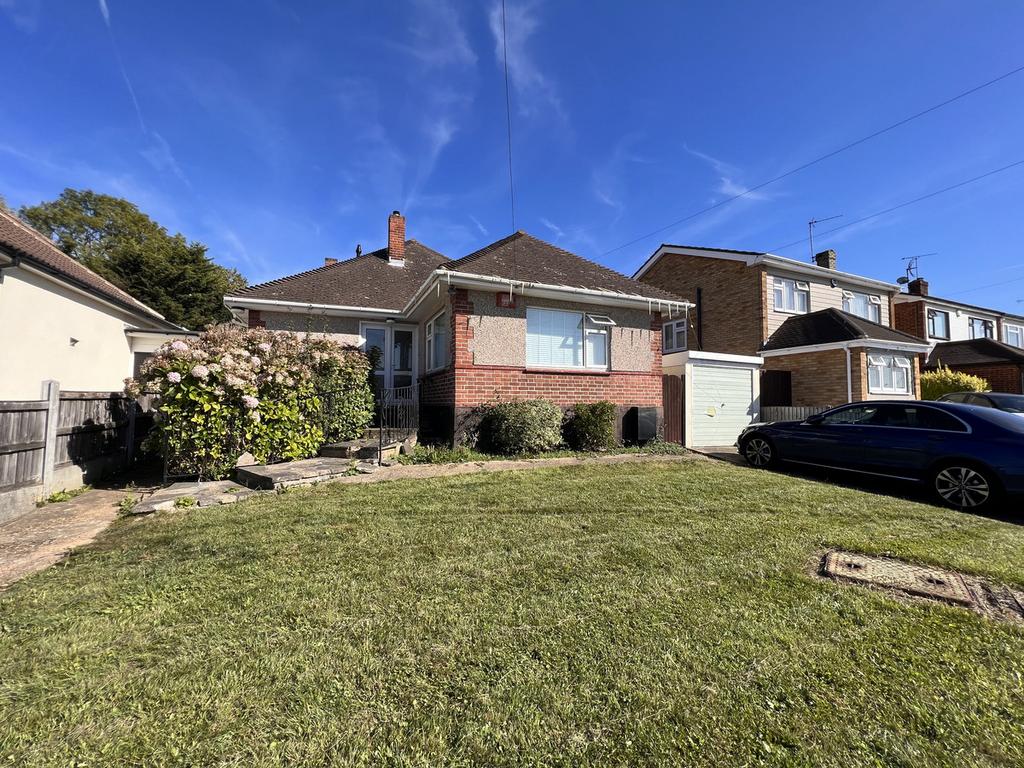 Stanley Road, Benfleet, SS7 3 bed detached bungalow £1,600 pcm (£369 pw)