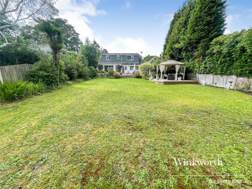 West Parley, Ferndown BH22 4 bed detached house for sale £800,000