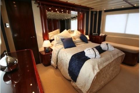 6 bedroom houseboat for sale, 1 Cabot Square, London E14