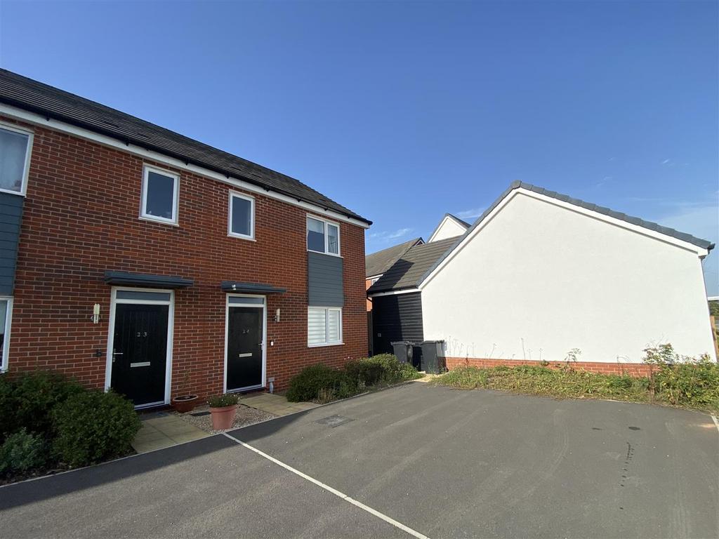 Norton Fitzwarren 3 bed semidetached house £1,850 pcm (£427 pw)