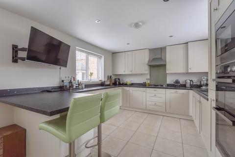 17 Betournay Close, Raunds, Wellingborough, NN9 6FD