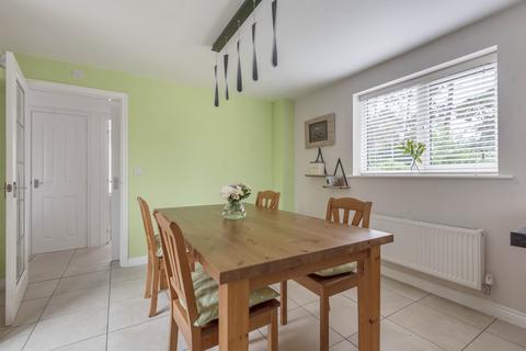 17 Betournay Close, Raunds, Wellingborough, NN9 6FD