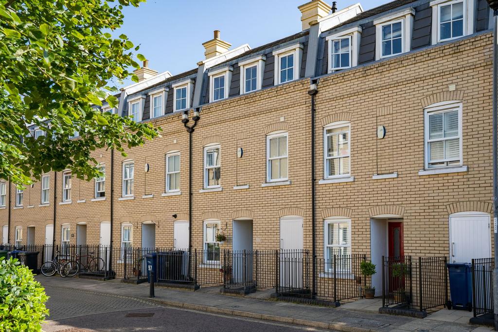 St. Matthews Gardens, Cambridge, CB1 3 bed terraced house for sale £