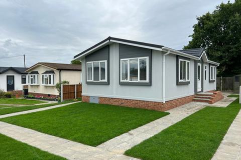 2 bedroom park home for sale, Abridge, Essex, RM4