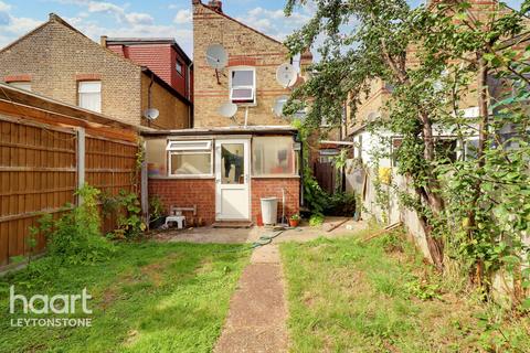 3 bedroom end of terrace house for sale - Colchester Road, London