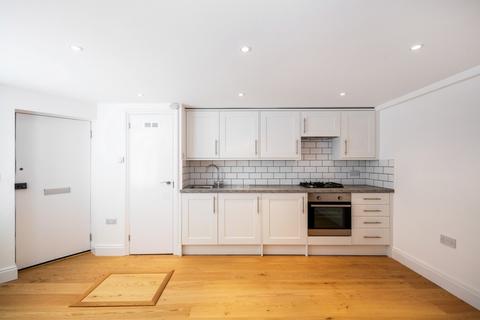 Studio to rent, Sotheby Road, Highbury, N5