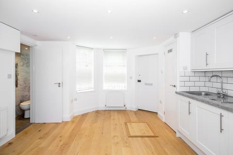Studio to rent, Sotheby Road, Highbury, N5