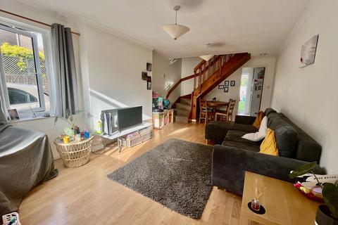 31 Stewart Close, Hampton, TW12 3XJ