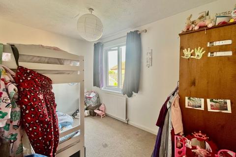 31 Stewart Close, Hampton, TW12 3XJ