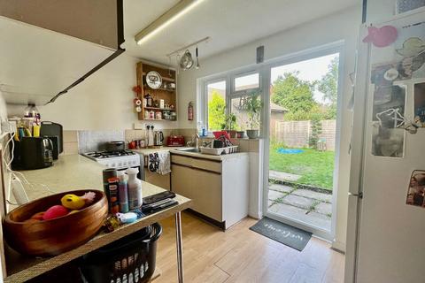 31 Stewart Close, Hampton, TW12 3XJ