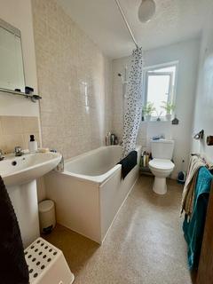 31 Stewart Close, Hampton, TW12 3XJ