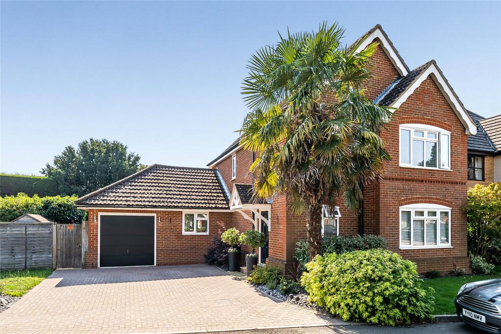 Walton On Thames, Surrey, KT12 4 bed detached house for sale £845,000
