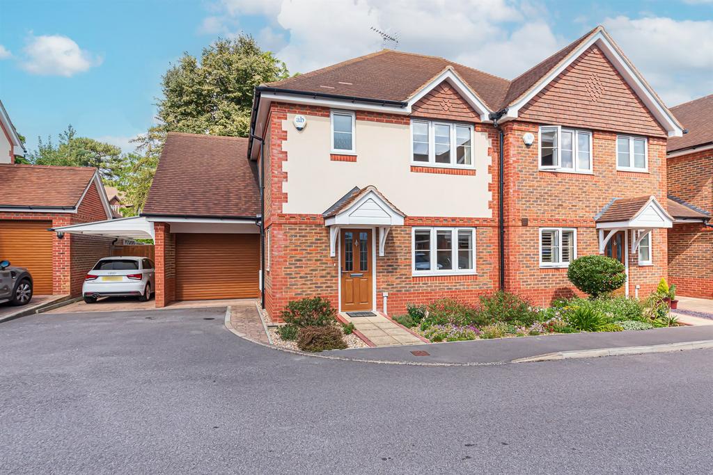 Rectory Close, Wokingham, RG40 3 bed end of terrace house £2,000 pcm