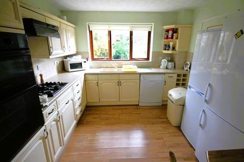 6 bedroom semi-detached house to rent, Available November 24 - 1 Room - Stotfield Avenue