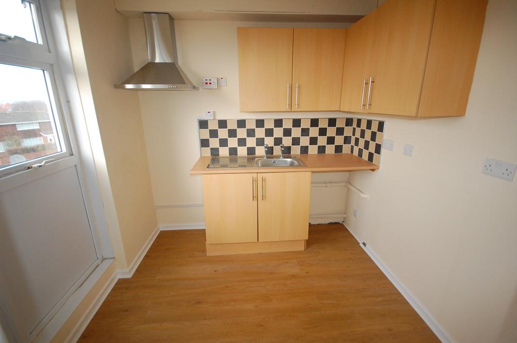 Alnwick Road, Newton Hall, Durham... 2 bed apartment £515 pcm (£119 pw)