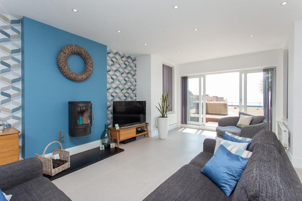 The Riviera, Sandgate, CT20 2 bed apartment for sale £695,000