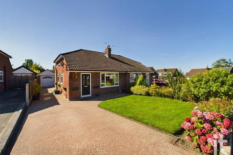 2 bedroom semi-detached bungalow for sale - Lynton Drive, Stockport, SK6
