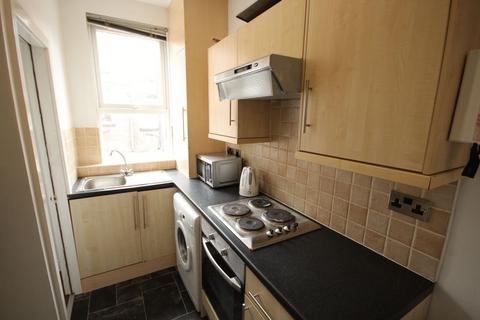 3 bedroom house to rent, Harold Grove, Hyde Park, LEEDS