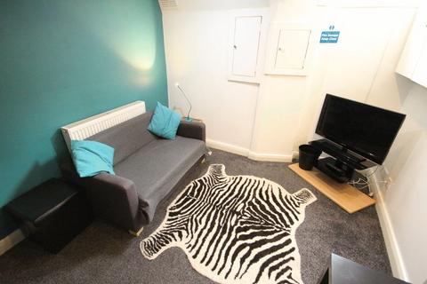 3 bedroom house to rent, Harold Grove, Hyde Park, LEEDS
