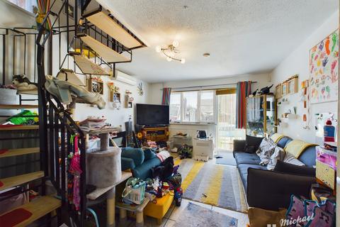 2 bedroom end of terrace house for sale - Orwell Drive, Aylesbury