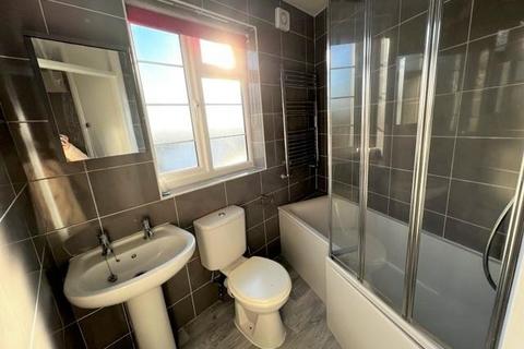 2 bedroom flat to rent, Canons Corner, Edgware, Greater London, HA8