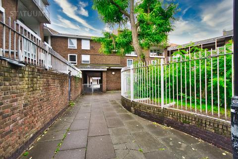 4 bedroom maisonette to rent, Pigott Street, Off Burdett Rd, Mile End, East London, E14
