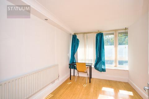4 bedroom maisonette to rent, Pigott Street, Off Burdett Rd, Mile End, East London, E14