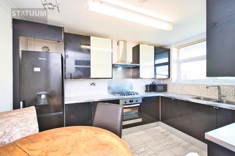 4 bedroom maisonette to rent, Pigott Street, Off Burdett Rd, Mile End, East London, E14
