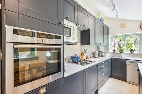 2 Alma Terrace, London, SW18 3HT